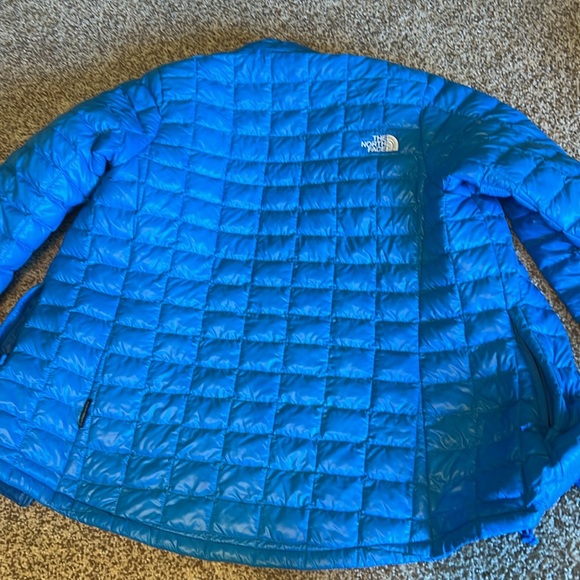Women’s North face thermoball jacket - Picture 6 of 12